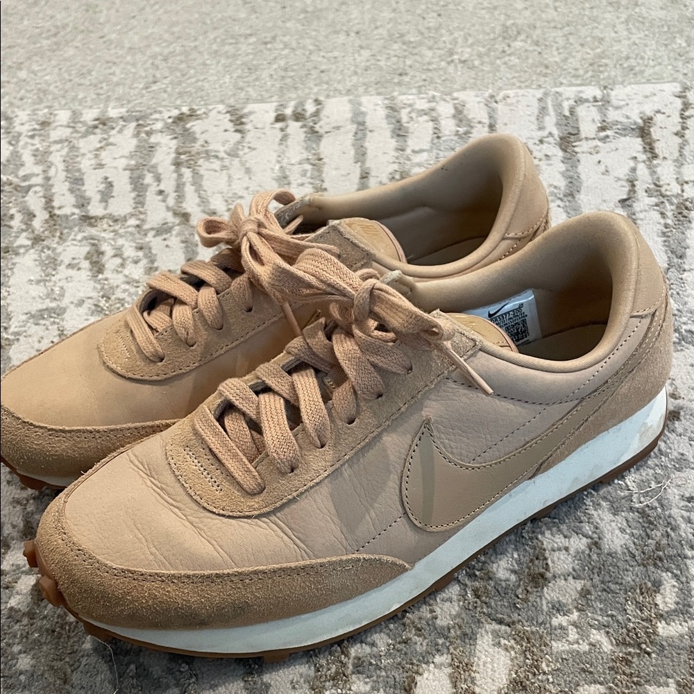 Nike Beige Casual leather Sneakers